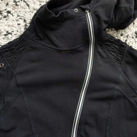 Lululemon Run for It Pullover size 6 - Picture 2 of 5